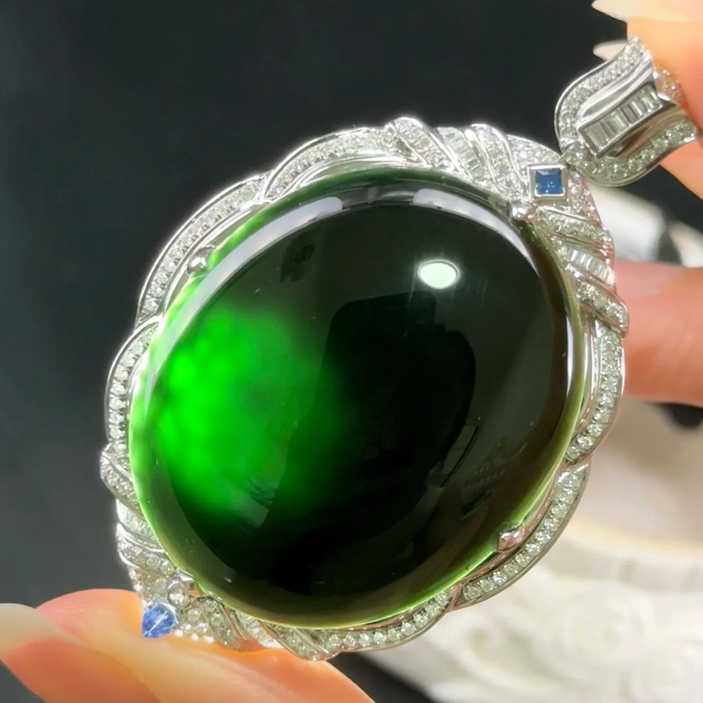 精品18k墨翠蛋面吊坠 种好色正 黑度极好 打灯通透 油性十足 尺寸56.6