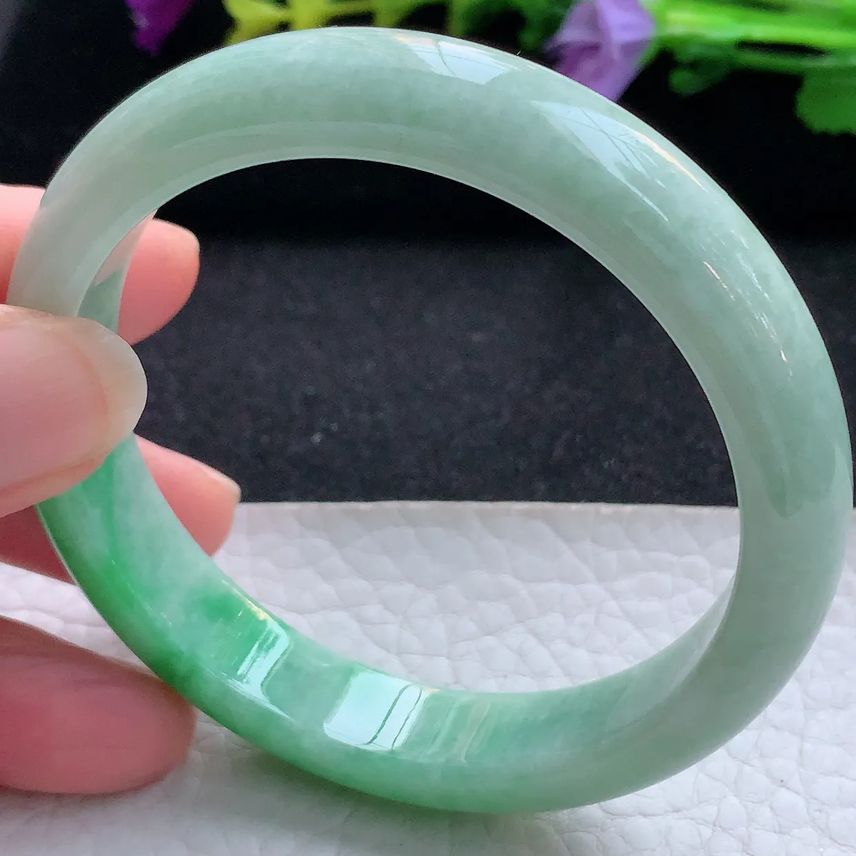 hy实拍56*12*7.4平安镯 天然翡翠A货手镯水润辣绿宽边正圈玉镯子