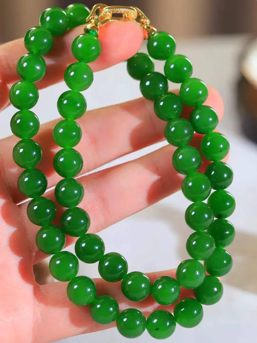 【珠圆玉润.项链】

精品和田玉碧玉珠圆玉润项链 玉质细腻油润 饱满光滑 质朴无华，悠远简单，人心境界远，百世修炼深，心灵常驻善意持，觉悟人生百世修。重77.3克 尺寸取一10mm  FDL-221202822