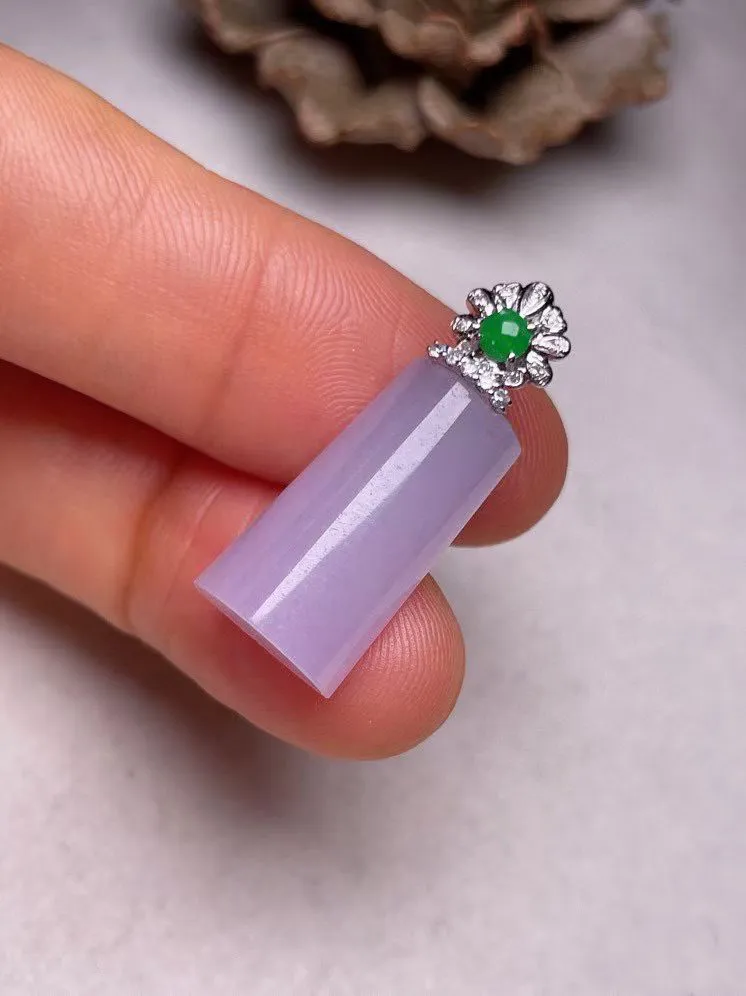 冰糯种紫罗兰无事牌吊坠、真金真钻镶嵌，种水好，玉质细腻 .裸石尺寸 18.6*10.0