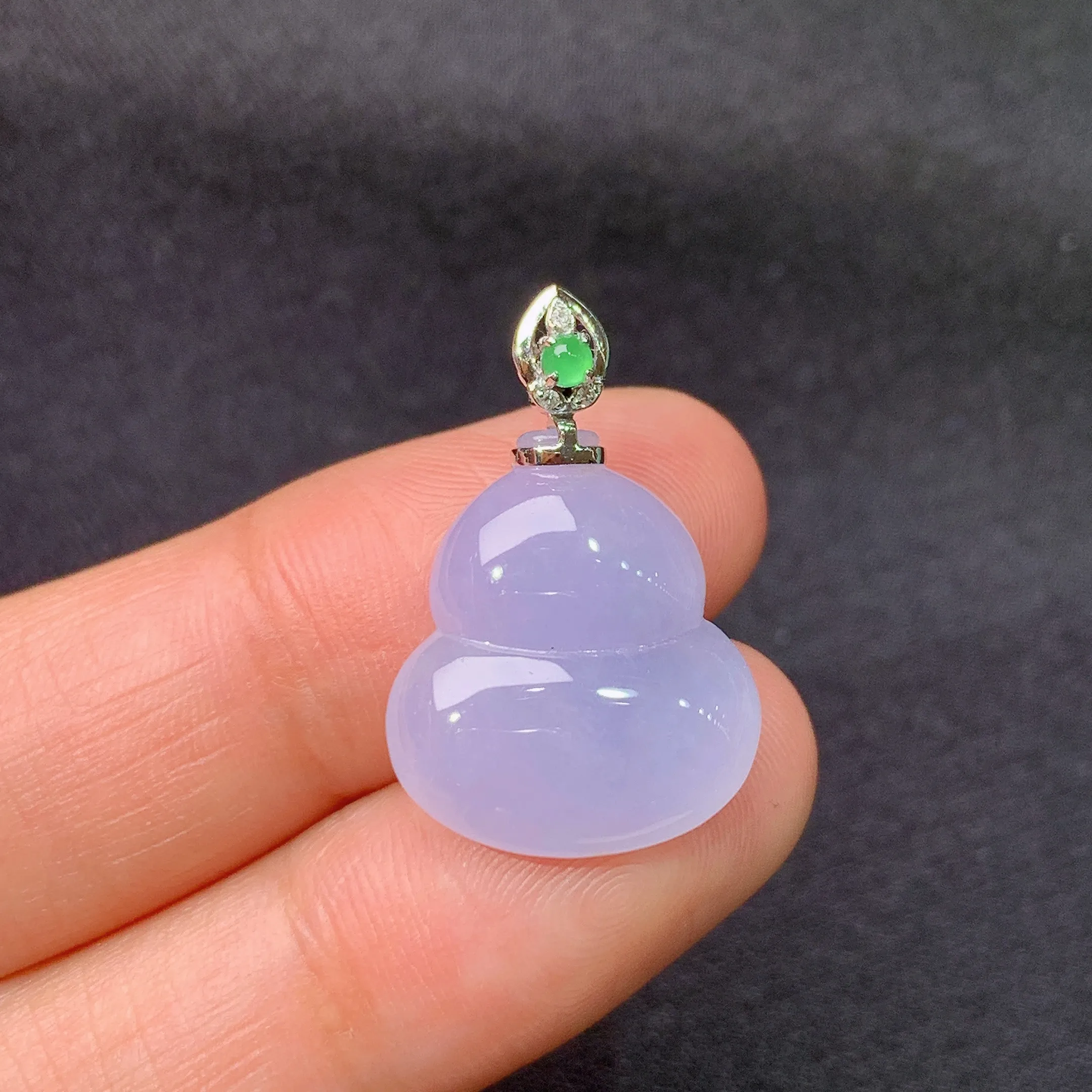 冰紫罗兰葫芦吊坠，18k金镶嵌，温润细腻，颜色鲜艳，整体尺寸23.9*15.5*4.6