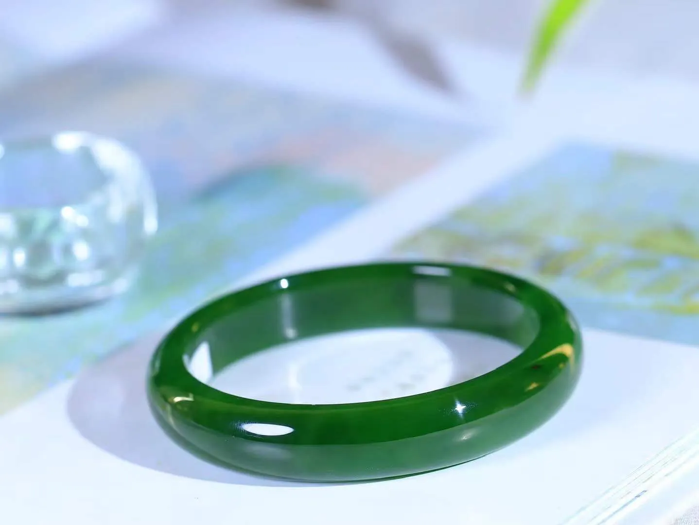 【温润如心.镯】

收藏级臻品️和田玉碧玉手镯，精选上等碧玉料，色泽清透，质地细腻。佩戴它，感受千