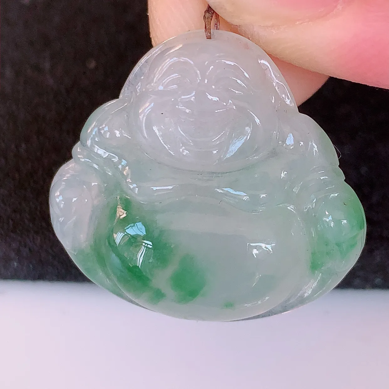 自然光实拍，冰种飘花翡翠观音菩萨吊坠，赐福观音，玉润通透，慈祥端庄！#57.28