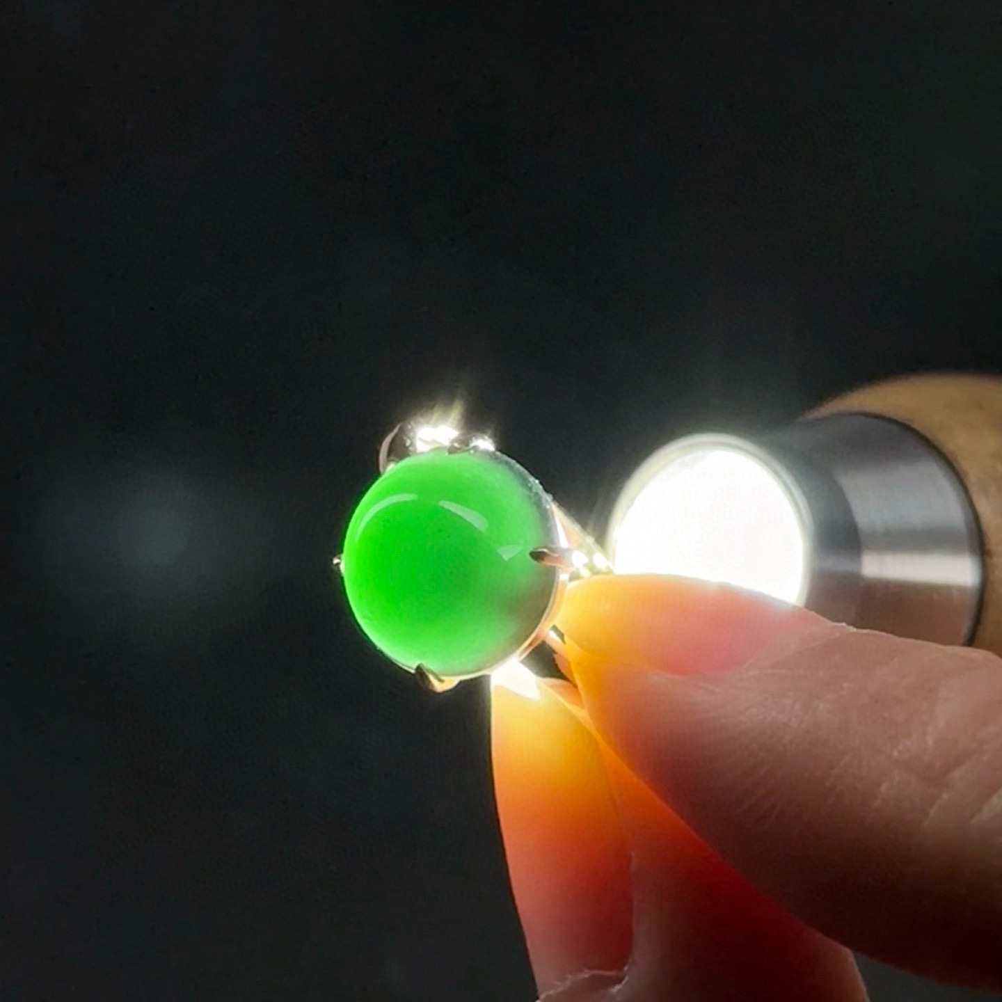 精品18k墨翠小蛋面女戒 种好色正 黑度极好 打灯通透 油性十足 尺寸10.1