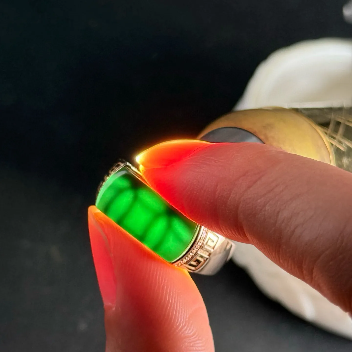 精品18k墨翠马鞍戒指 种好色正 黑度极好 打灯通透 油性十足 尺寸14.8