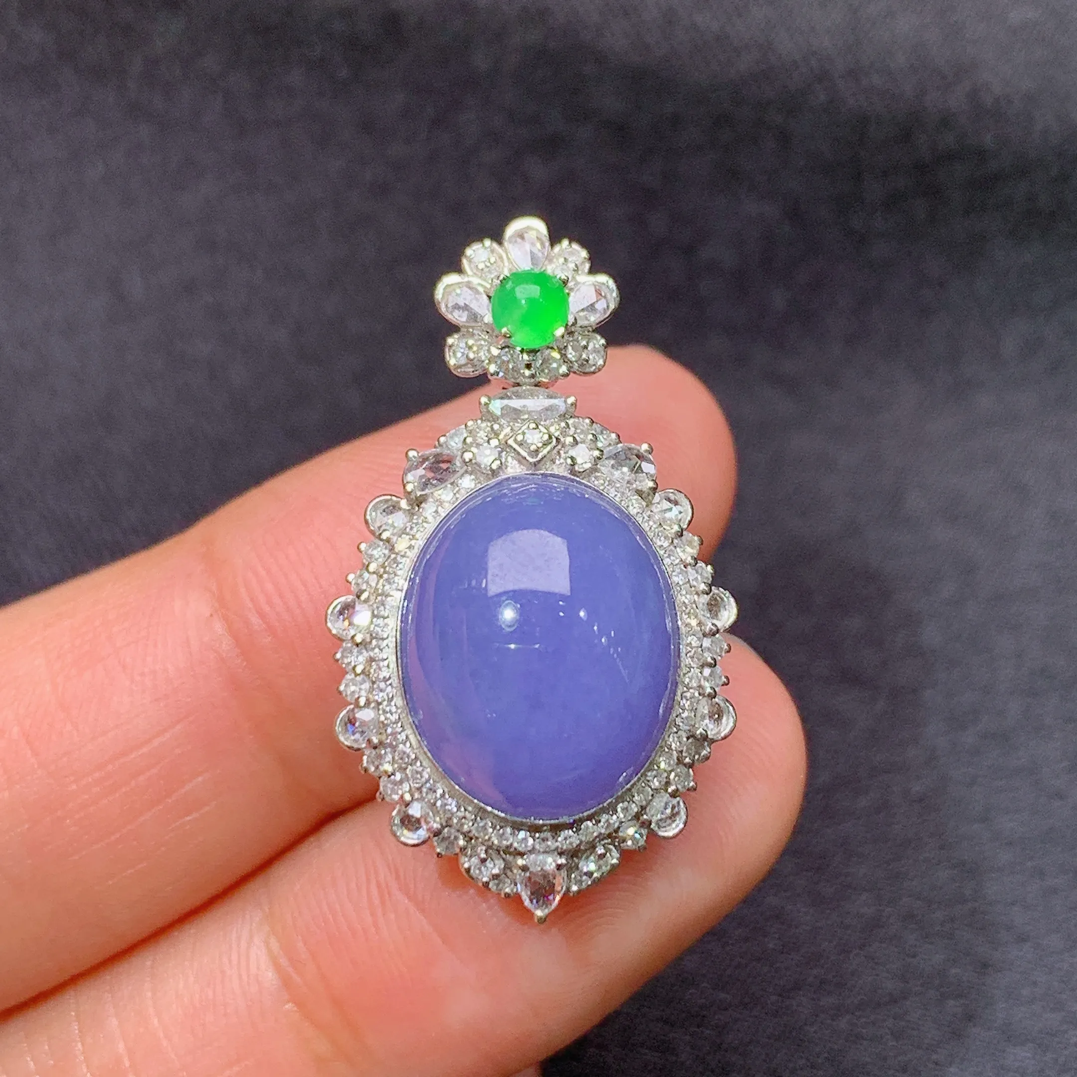 冰紫罗兰蛋面吊坠，18k金镶嵌，温润细腻，颜色浓郁，28*16.3*11.3