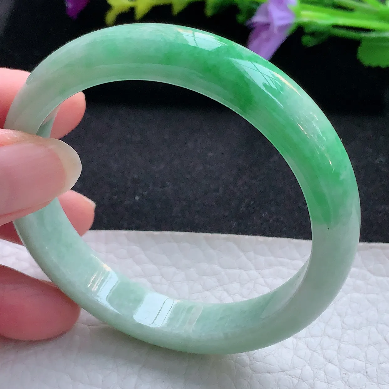 hy实拍56*12*7.4平安镯 天然翡翠A货手镯水润辣绿宽边正圈玉镯子