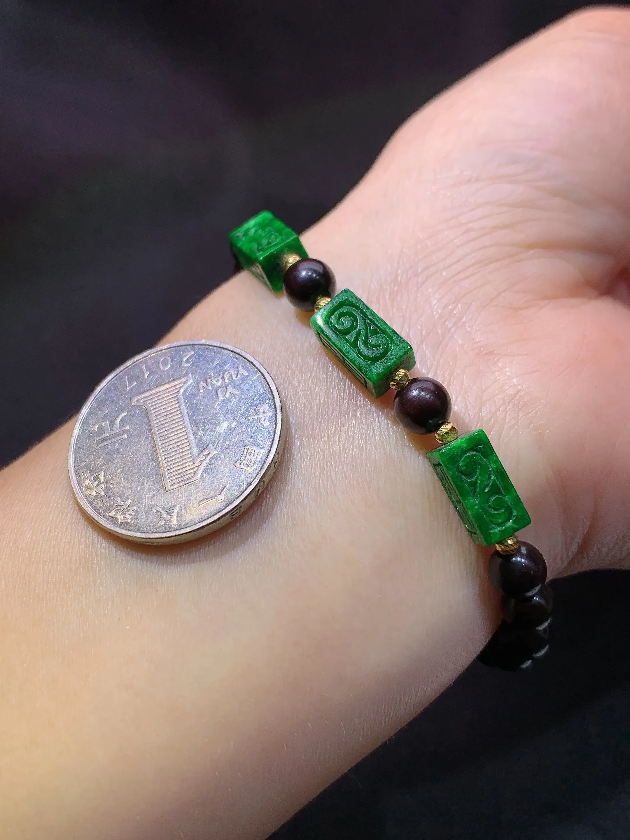 冰阳绿路路通木珠手串，手链，冰润色辣，种老水足，整体尺寸10.5*5.8*5