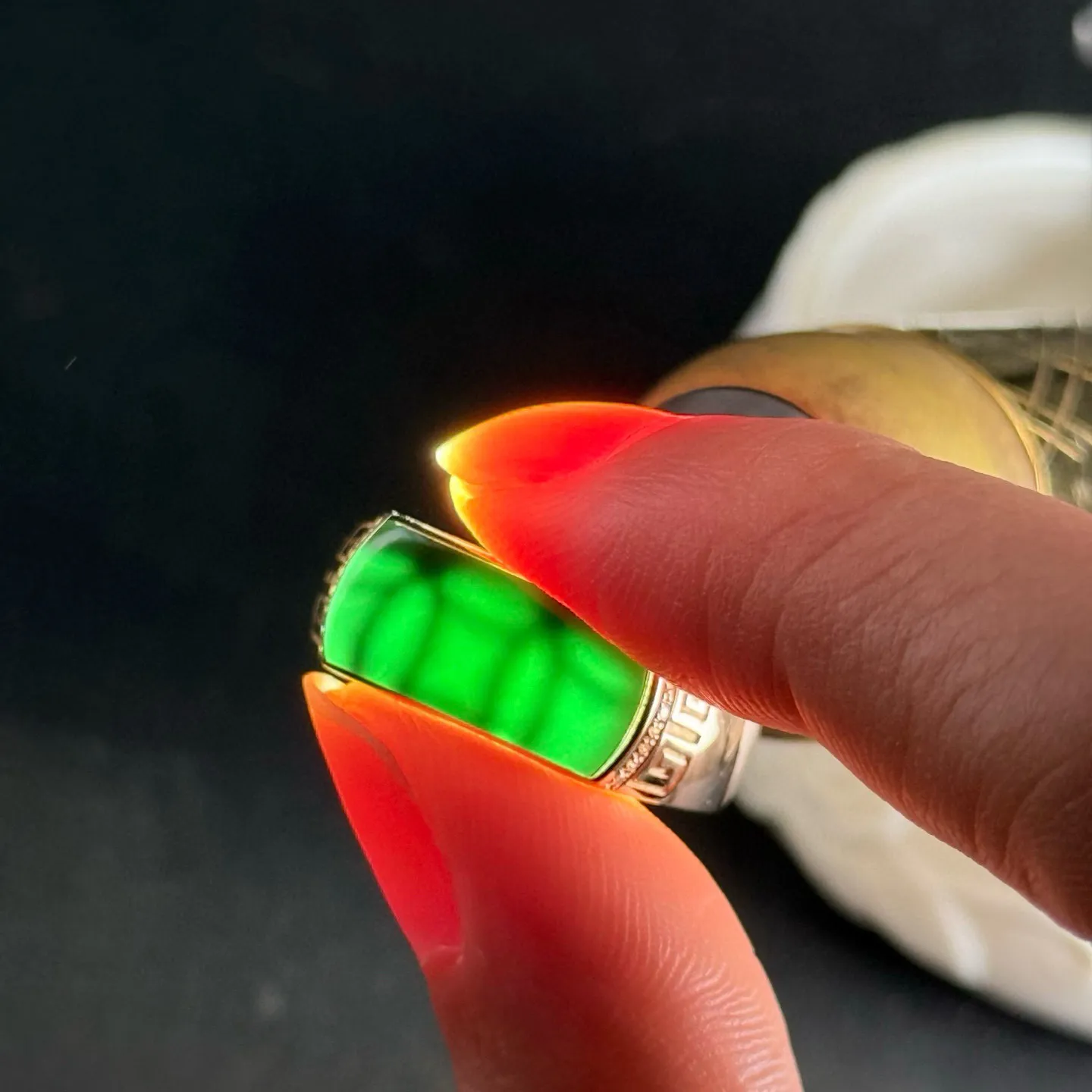 精品18k墨翠马鞍戒指 种好色正 黑度极好 打灯通透 油性十足 尺寸14.8