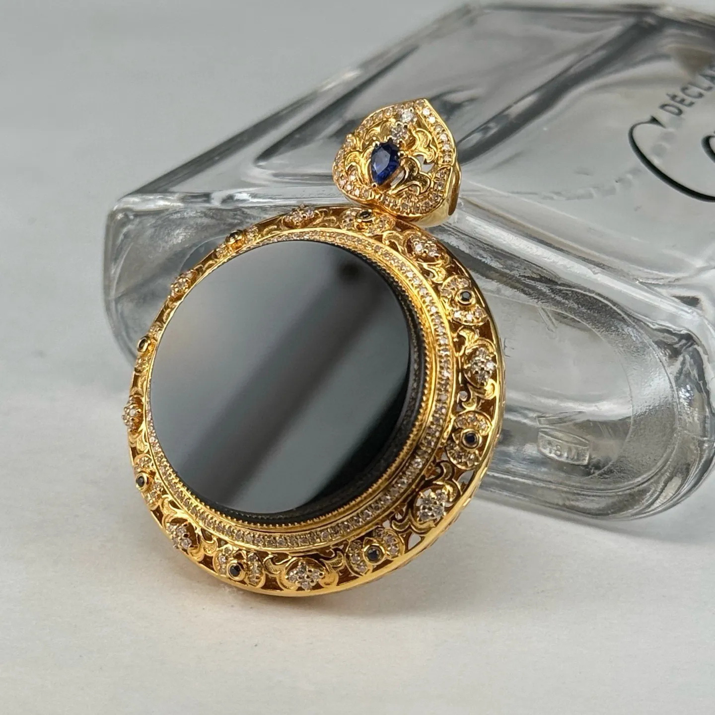 精品18k墨翠圆牌吊坠 种好色正 黑度极好 打灯通透 重金豪镶 尺寸43.6