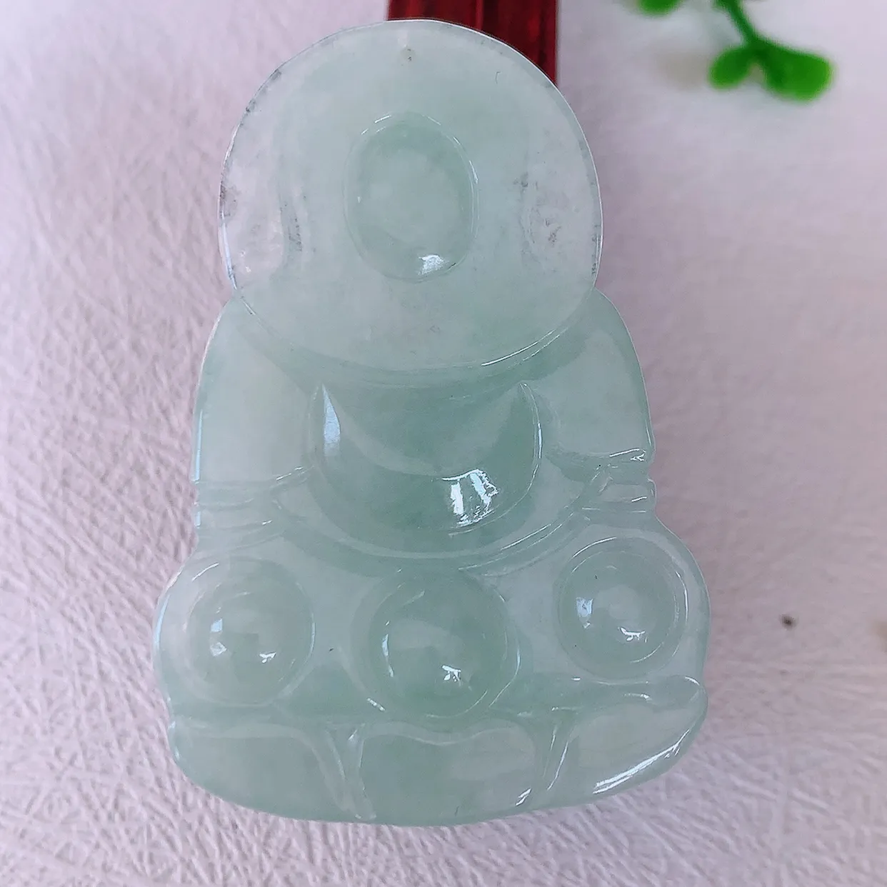 自然光实拍，冰胶淡绿翡翠观音菩萨吊坠，净瓶观音，冰透亮泽，美观亮丽，观音面相端庄#57.28