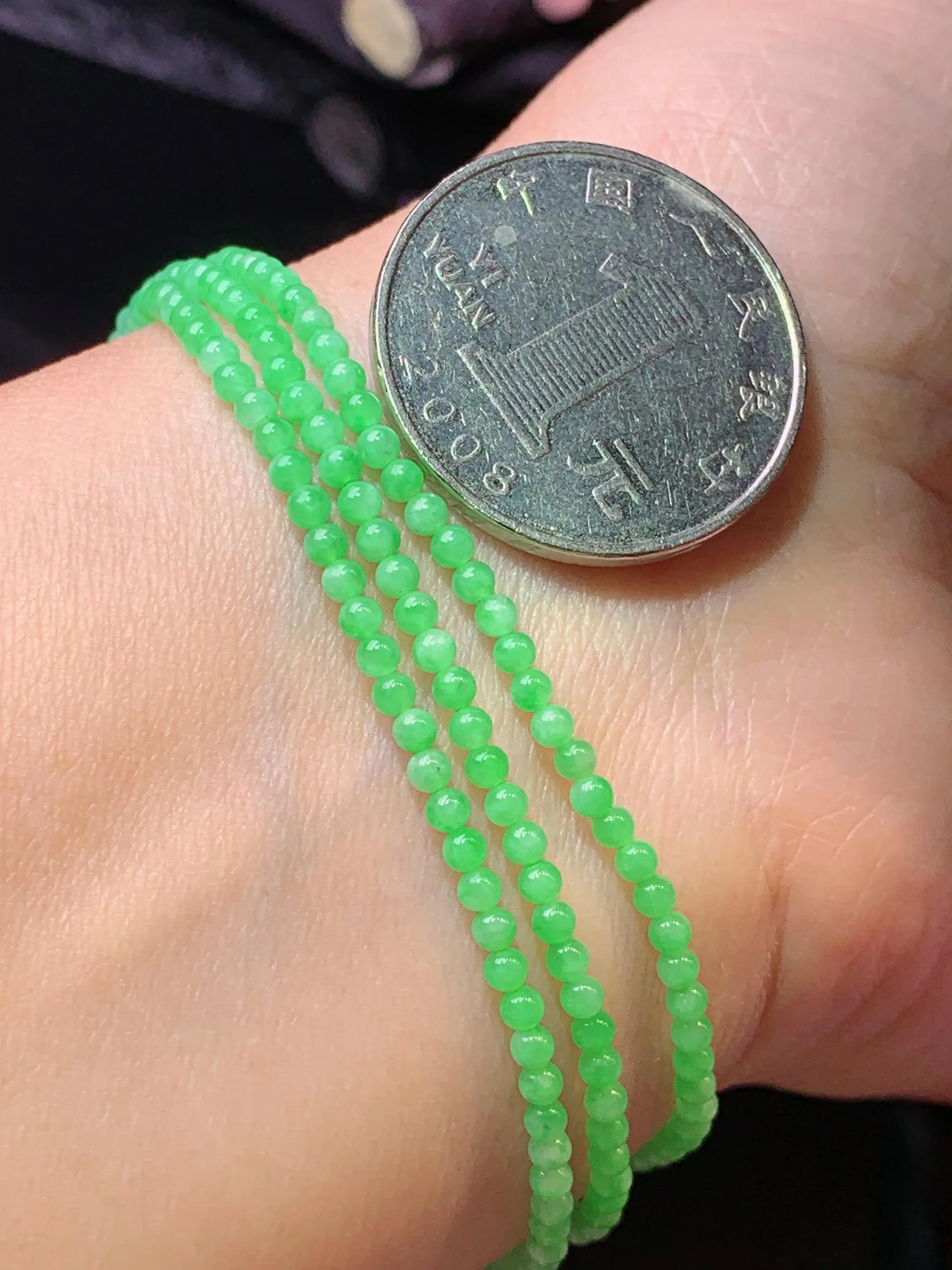 翠绿小米珠项链 玉质细腻 色泽清新艳丽 整体尺寸2.2