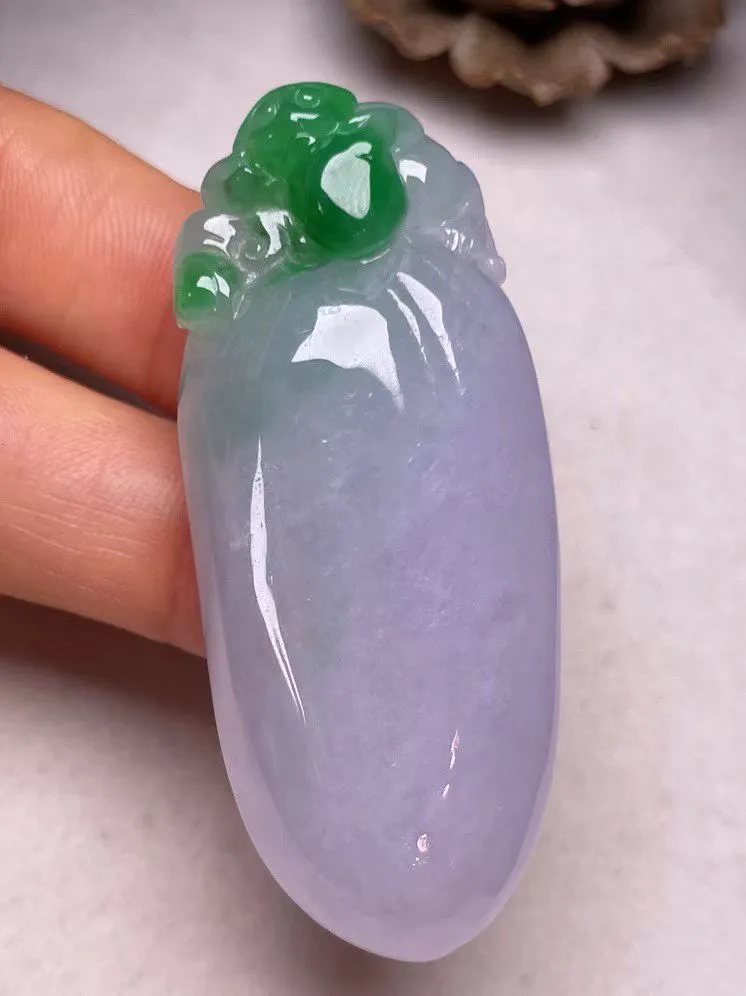 冰糯种紫罗兰俏色【福瓜】吊坠，种水好，玉质细腻 ，卖相好‘