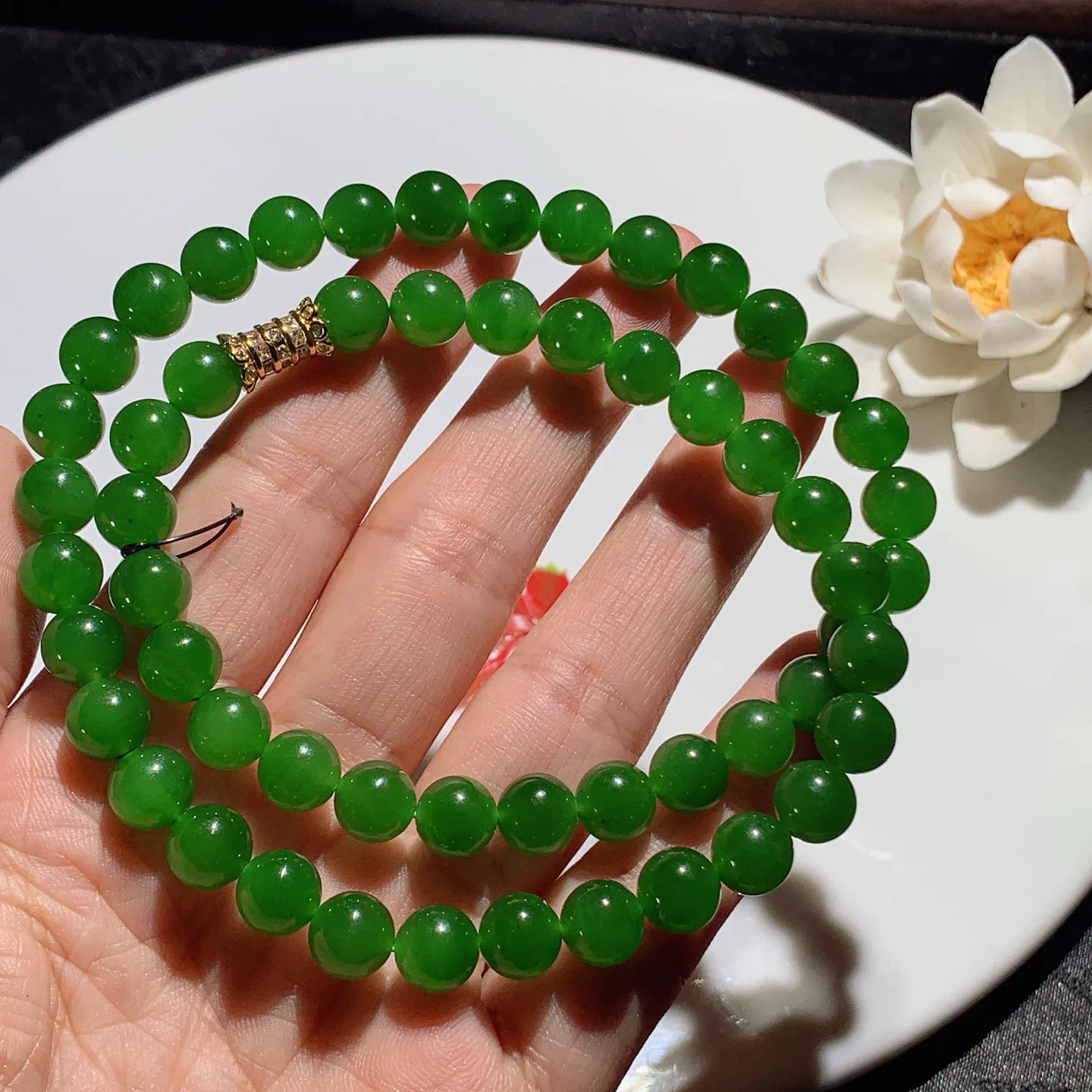 和田玉阳绿俄罗斯碧玉项链。碧玉妈妈链。单颗尺寸8！玉质细腻油润。手推出油。佩戴高端典雅。lt251227