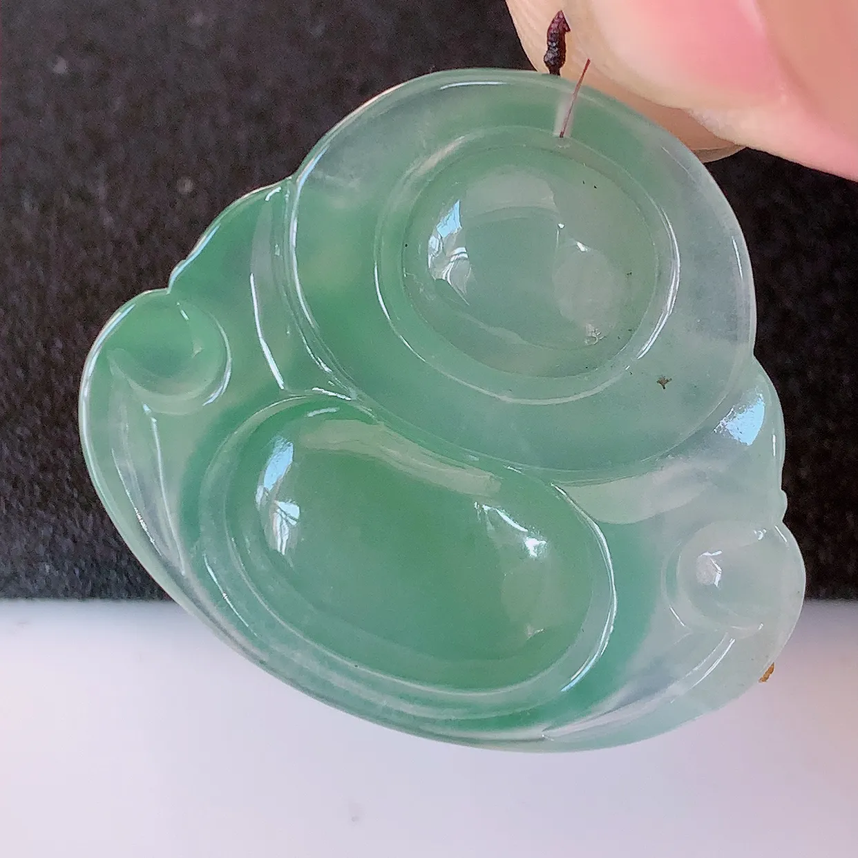 自然光实拍，冰种满绿翡翠佛公吊坠，玉笑佛，饱满，开脸喜庆，配戴优雅迷人！#57.28