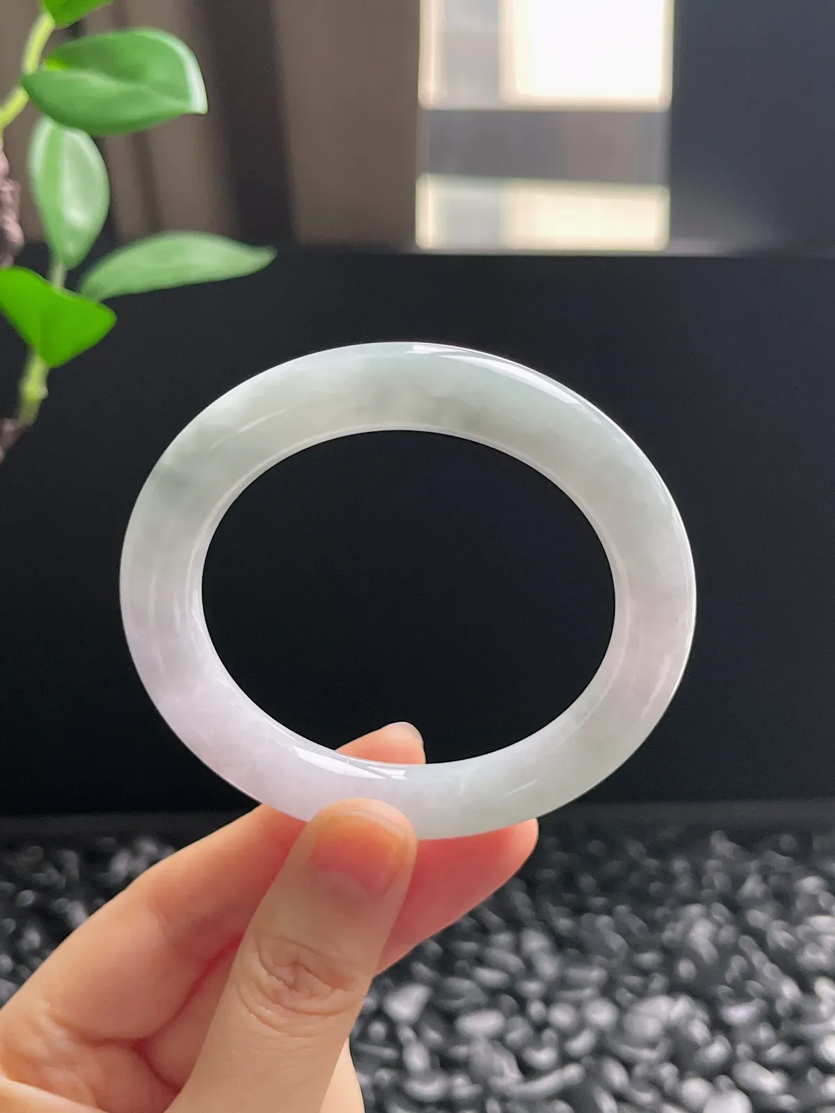 圆镯51.8圈口，翡翠糯化种淡紫色手镯