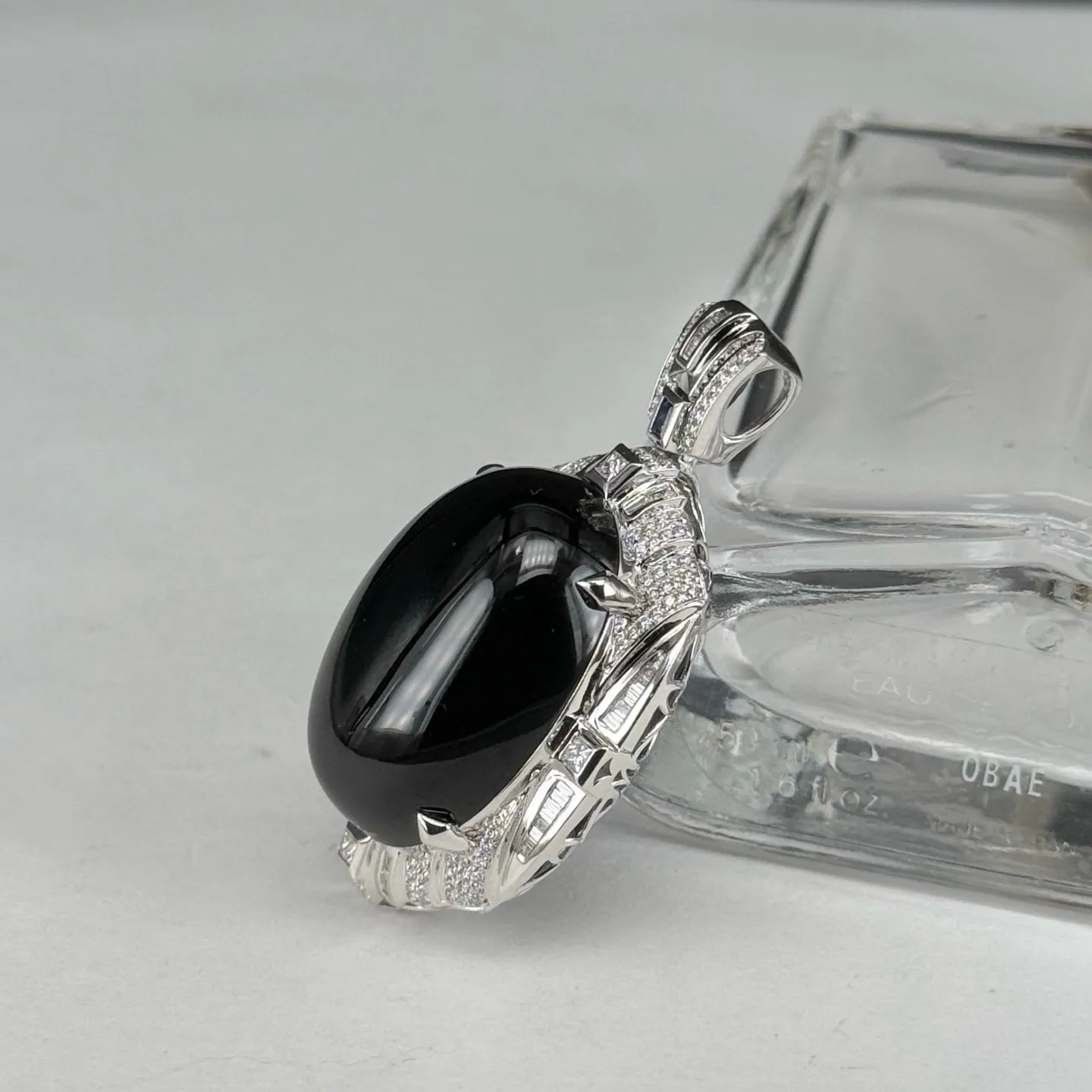 精品豪镶墨翠蛋面吊坠 种好色正 黑度极好 打灯通透 油性十足 尺寸45