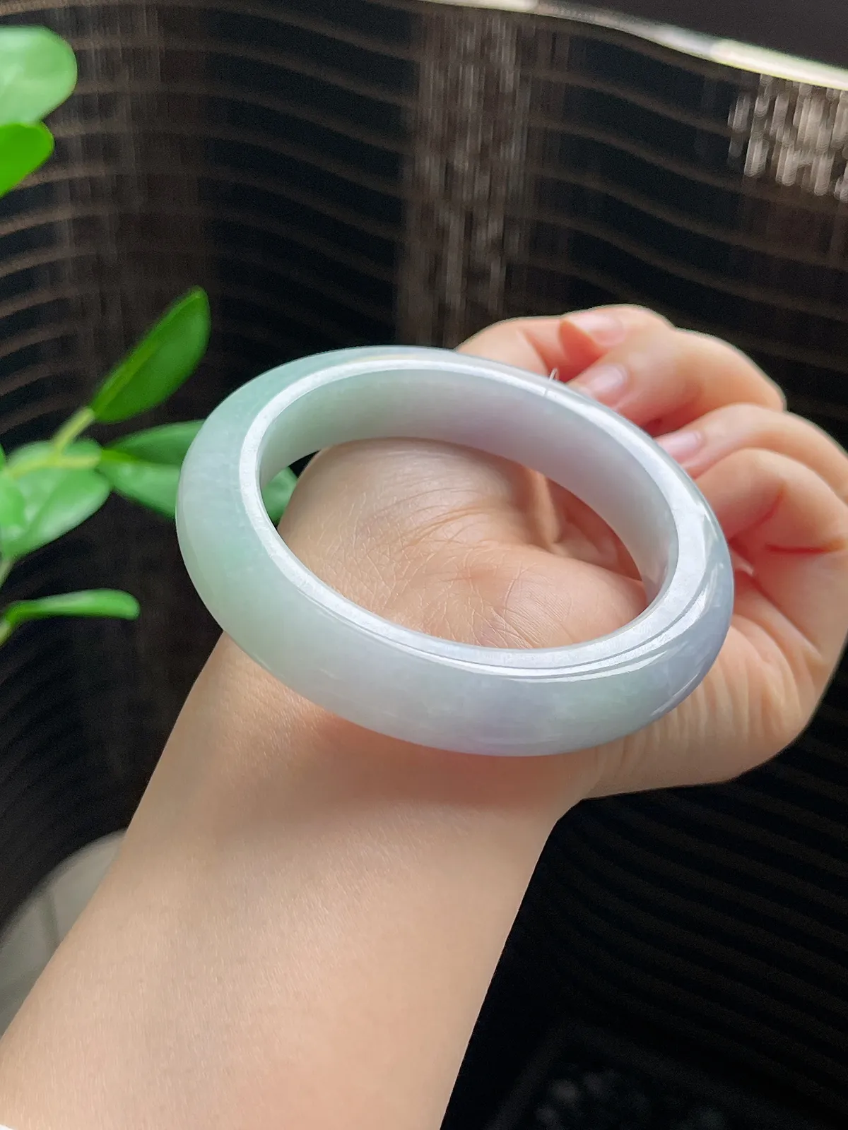 正圈53.9圈口，翡翠糯化种春带彩手镯