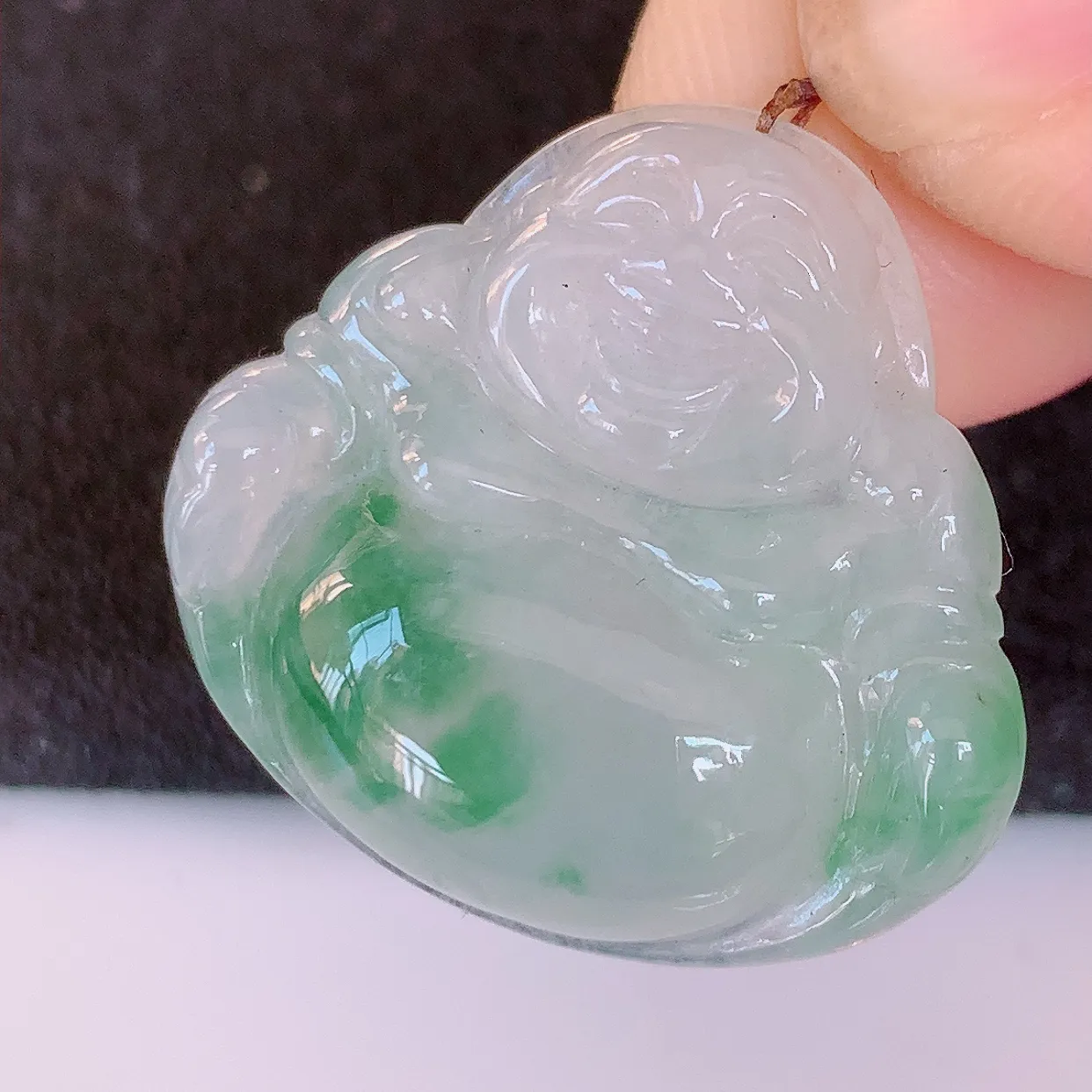 自然光实拍，冰种飘花翡翠观音菩萨吊坠，赐福观音，玉润通透，慈祥端庄！#57.28