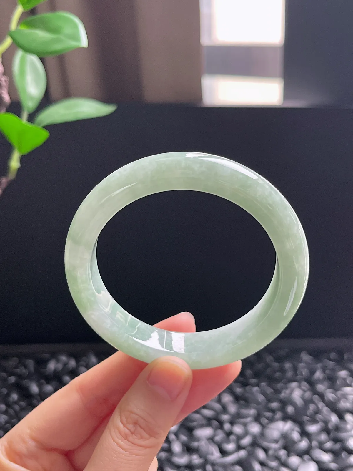 正圈54.2圈口，翡翠糯化种淡绿色手镯