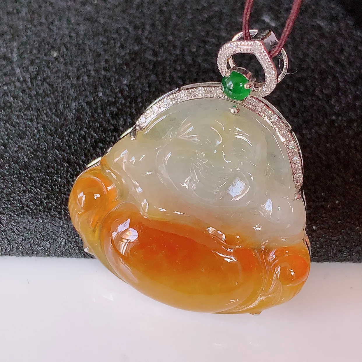 自然光实拍，18K金镶嵌冰黄翡双彩翡翠佛公吊坠，饱满， 佛公亦保平安，寓意有福（佛公）相伴，品相佳，