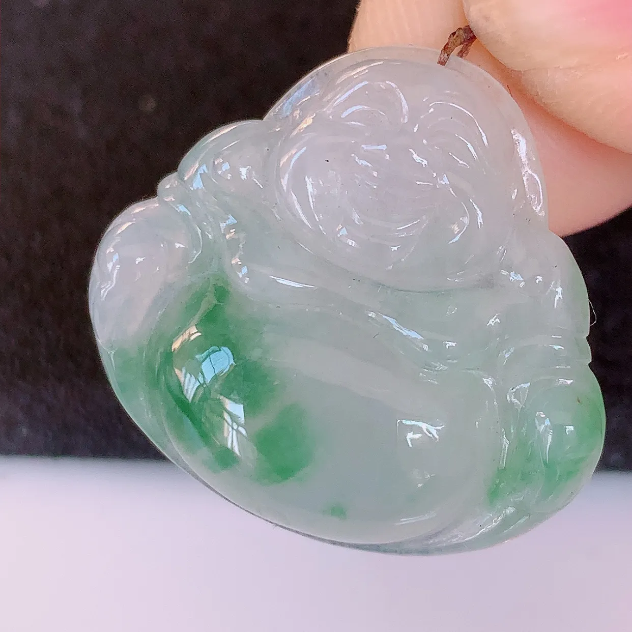 自然光实拍，冰种飘花翡翠观音菩萨吊坠，赐福观音，玉润通透，慈祥端庄！#57.28