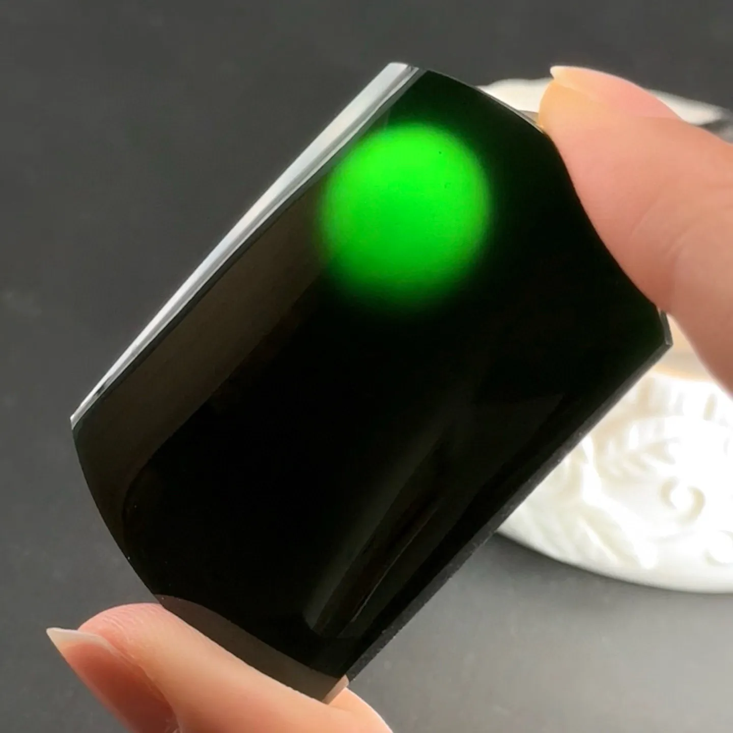 墨翠无事牌 种好色正 黑度极好 打灯通透 油性十足 尺寸49.3