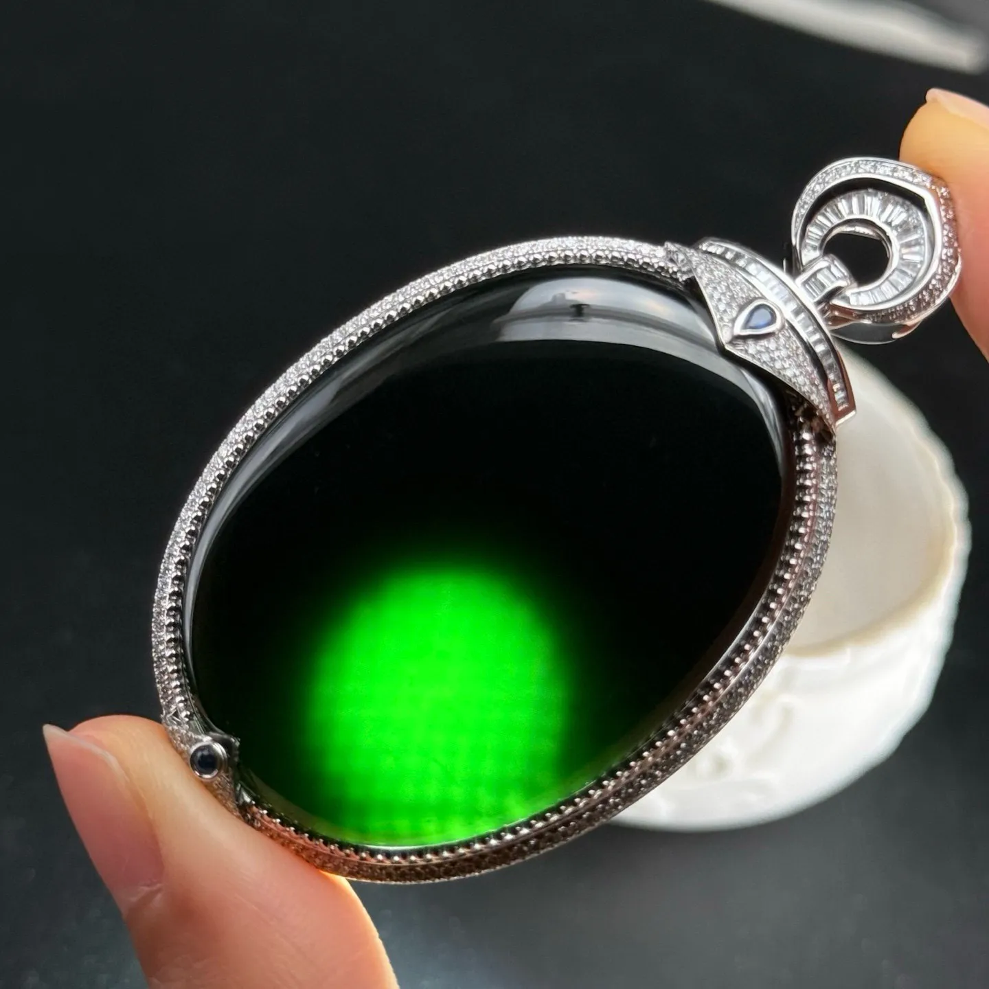 墨翠无事牌 种好色正 黑度极好 打灯通透 油性十足 尺寸66.8