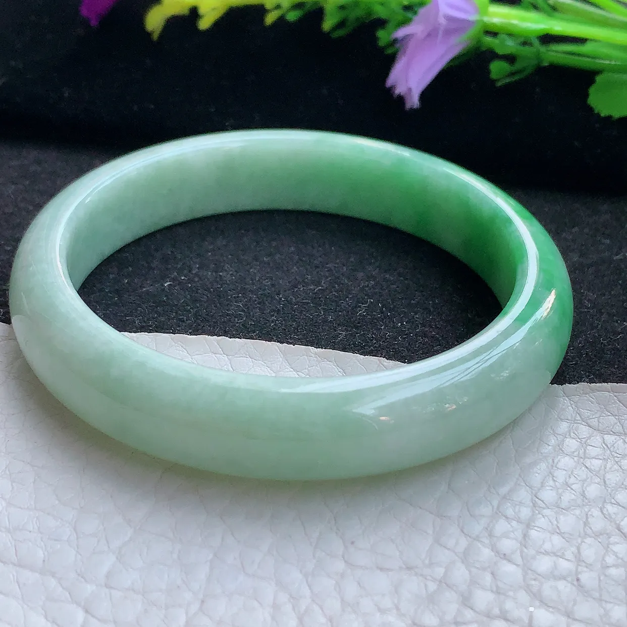 hy实拍56*12*7.4平安镯 天然翡翠A货手镯水润辣绿宽边正圈玉镯子