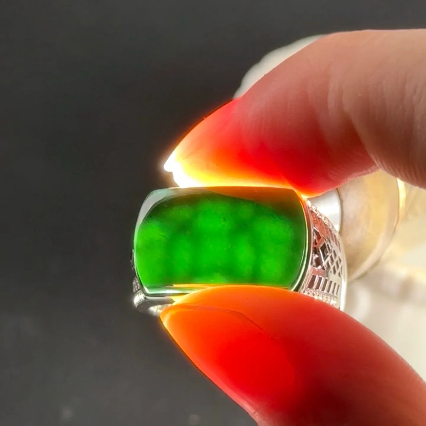 精品18k墨翠马鞍男戒 重金豪镶 打灯通透 油性十足 尺寸17.3