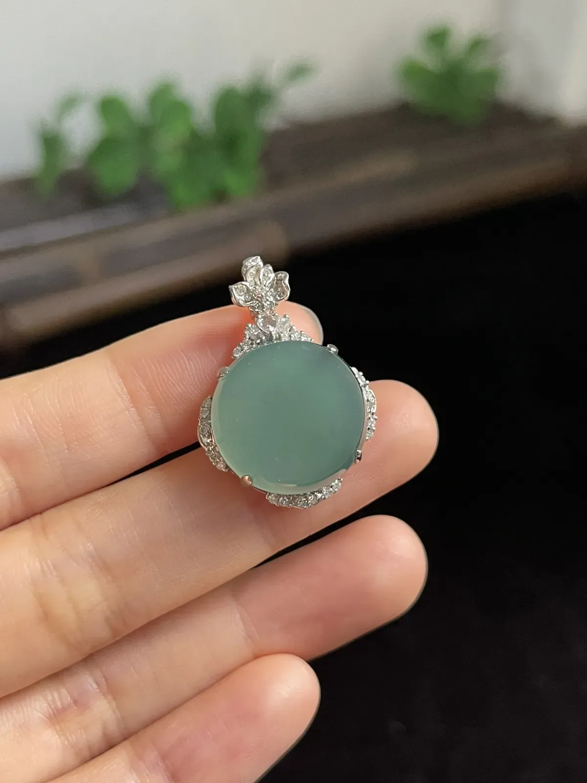 翡翠挂坠，印记：G18K