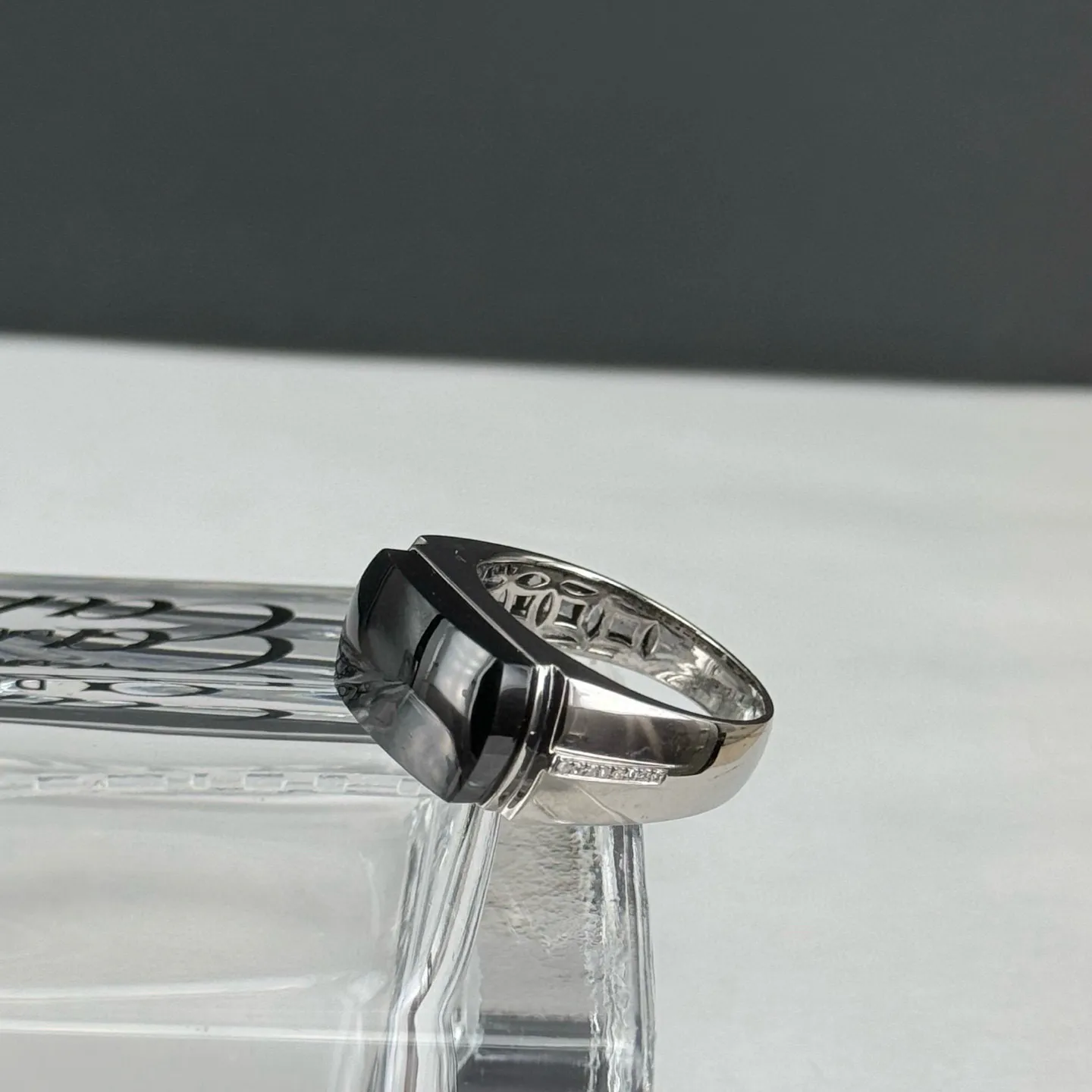 精品18k墨翠马鞍男戒 重金豪镶 打灯通透 油性十足 尺寸16.2