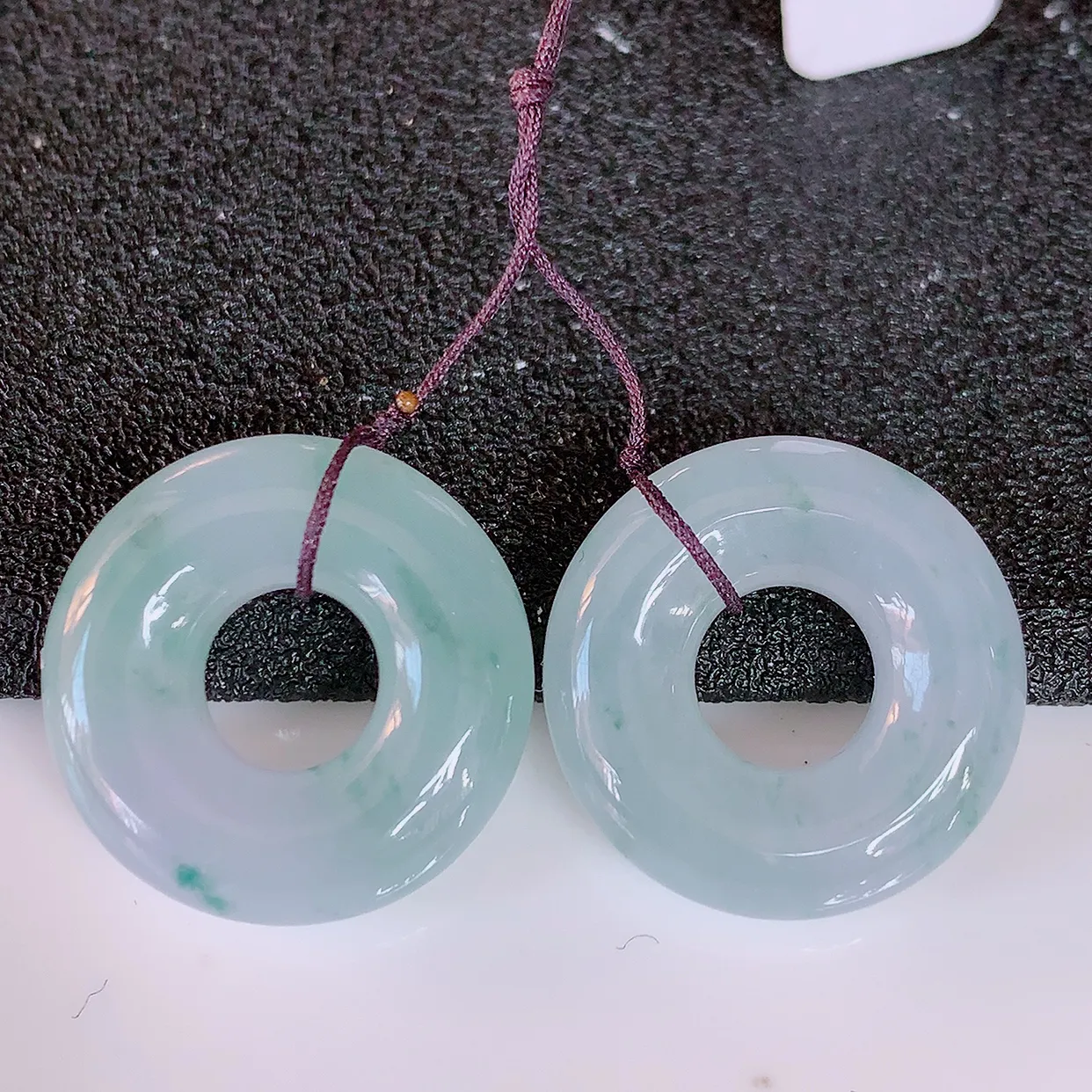 自然光实拍，冰种飘花翡翠一对平安扣，翠色灵动，玉质细腻，颜色漂亮，品相佳，佩戴佳品！#49.28尺寸19.2*6