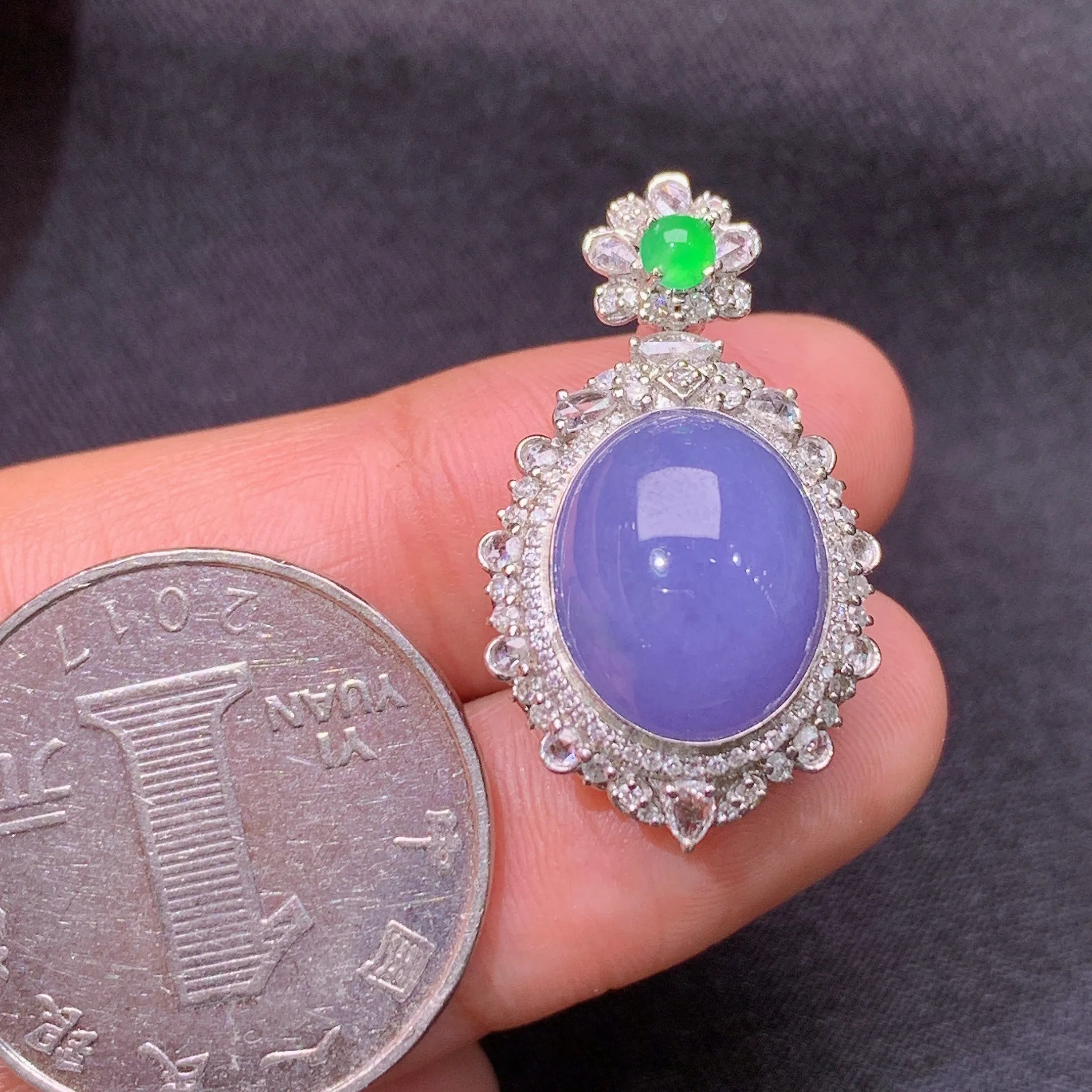 冰紫罗兰蛋面吊坠，18k金镶嵌，温润细腻，颜色浓郁，28*16.3*11.3