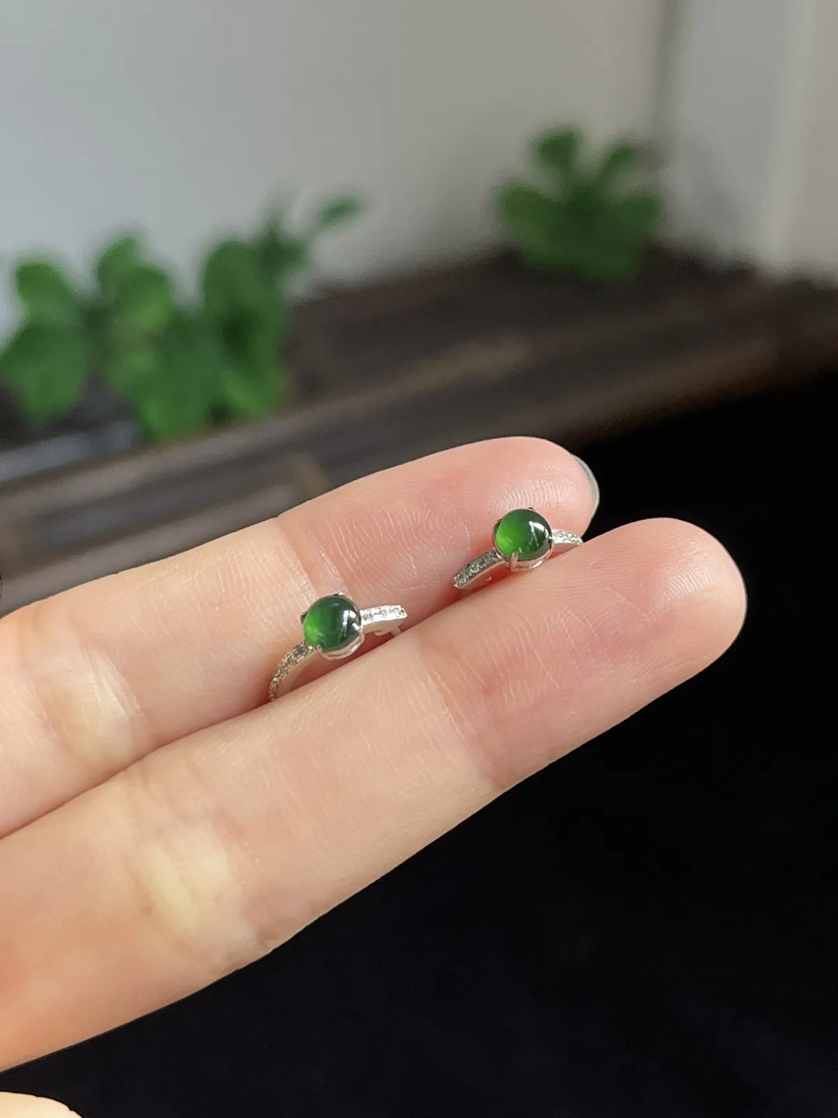翡翠18K耳钉，美丽灵动