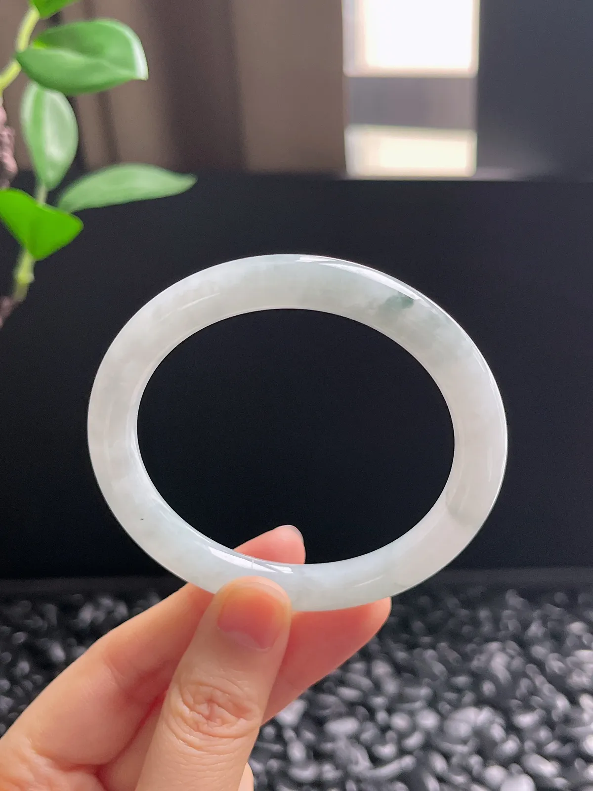 圆镯54.8圈口，翡翠糯化种白色手镯