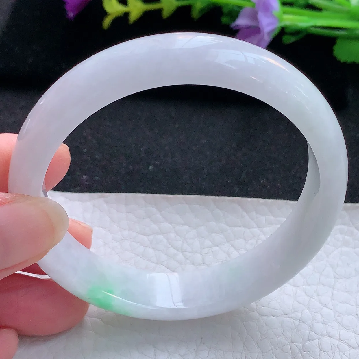 ee实拍59*13.5*7平安镯 天然翡翠A货手镯白底青宽边正圈玉镯子