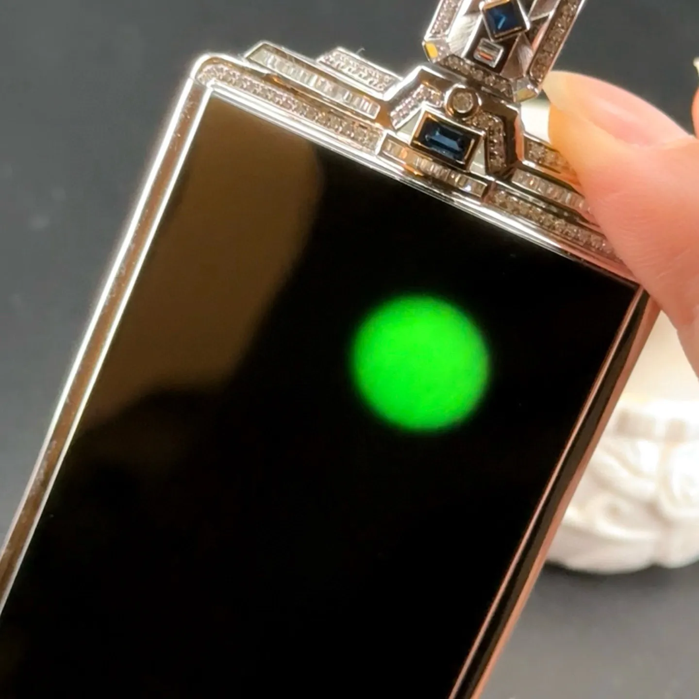 精品墨翠超大无事牌 种好色正 黑度极好 打灯通透 重金豪镶 尺寸90.3