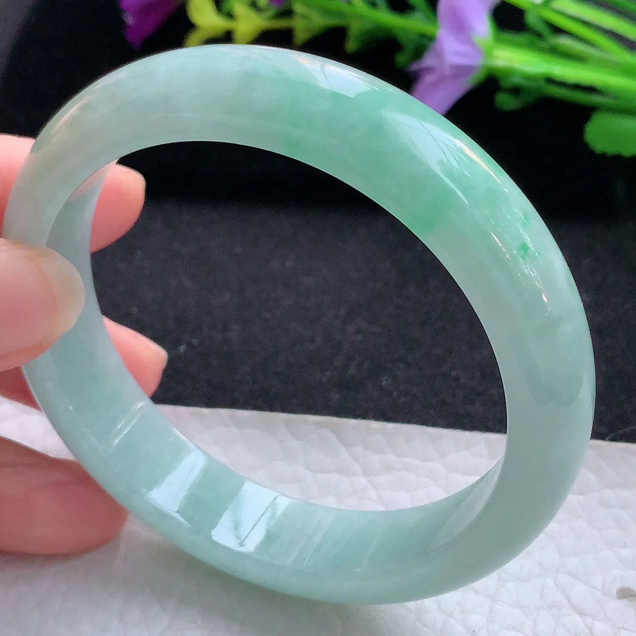 js实拍57*13*7.7平安镯 天然翡翠A货手镯飘绿宽边正圈玉镯子