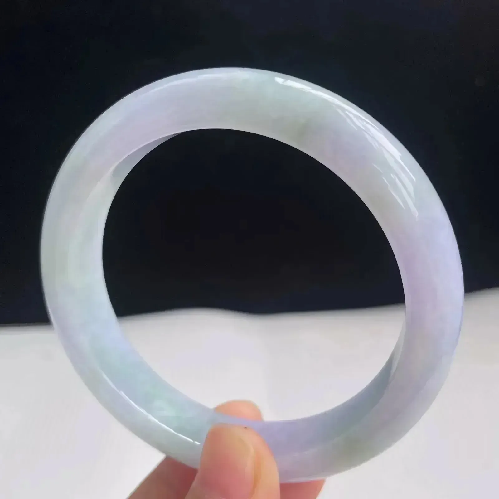 自然光拍摄56.7mm天然翡翠淡紫罗兰好种水正圈手镯 56.31克