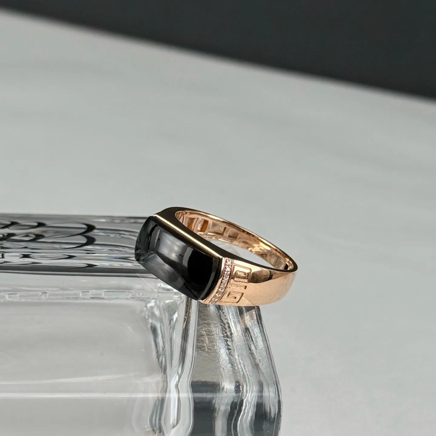 精品18k墨翠马鞍戒指 种好色正 黑度极好 打灯通透 油性十足 尺寸14.8