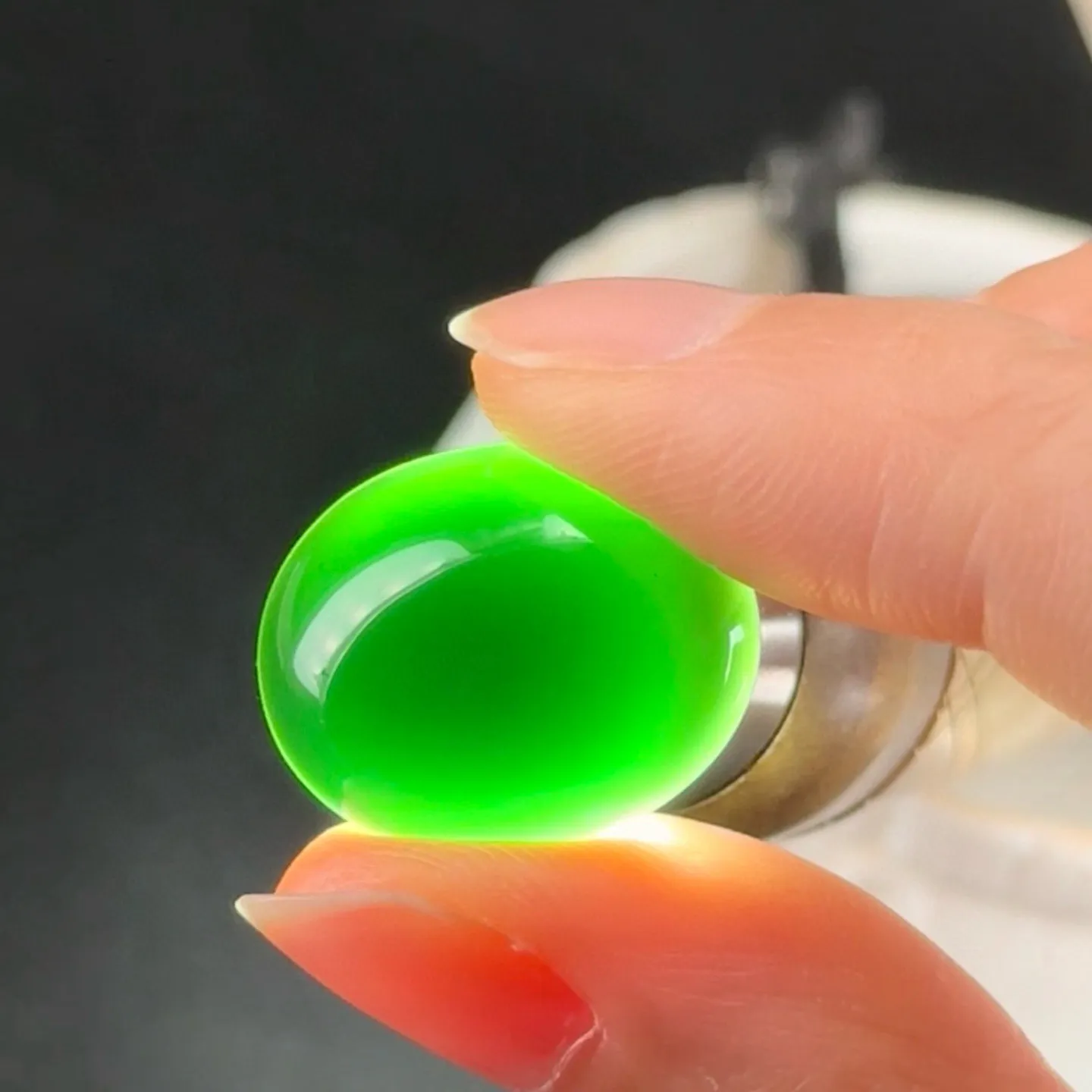 墨翠裸石蛋面 种好色正 黑度极好 打灯通透 油性十足  尺寸21