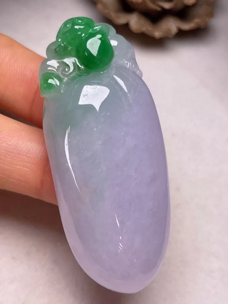 冰糯种紫罗兰俏色【福瓜】吊坠，种水好，玉质细腻 ，卖相好‘