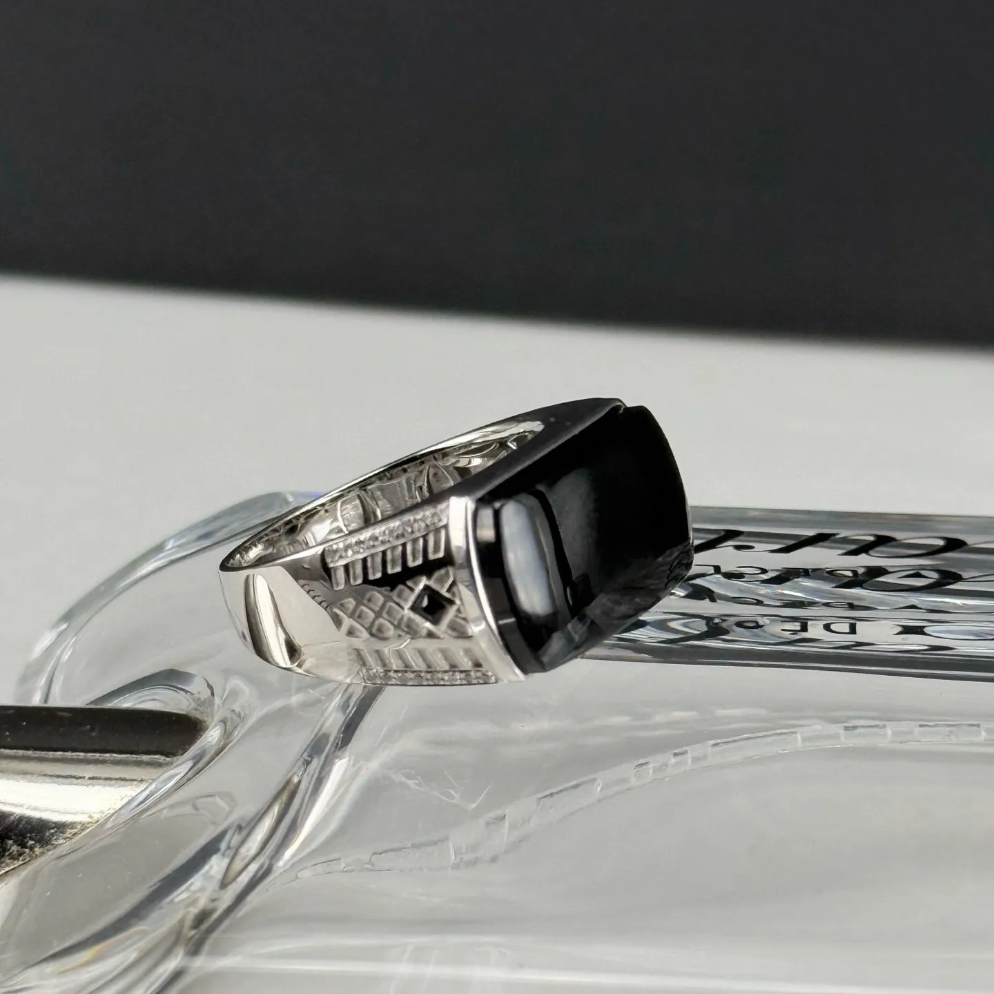 精品18k墨翠马鞍男戒 重金豪镶 打灯通透 油性十足 尺寸17.3