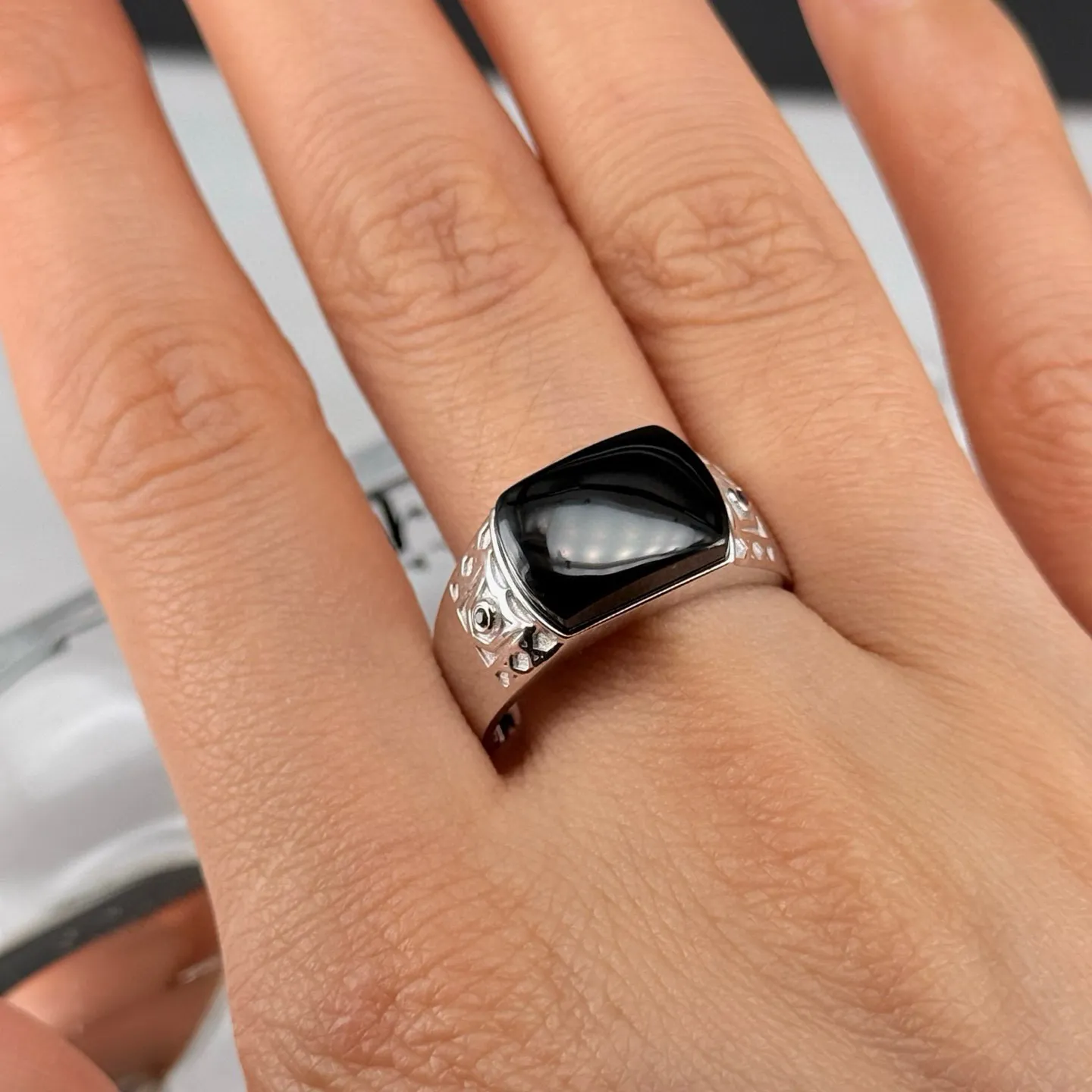 精品18k墨翠马鞍男戒 重金豪镶 打灯通透 油性十足 尺寸12.8