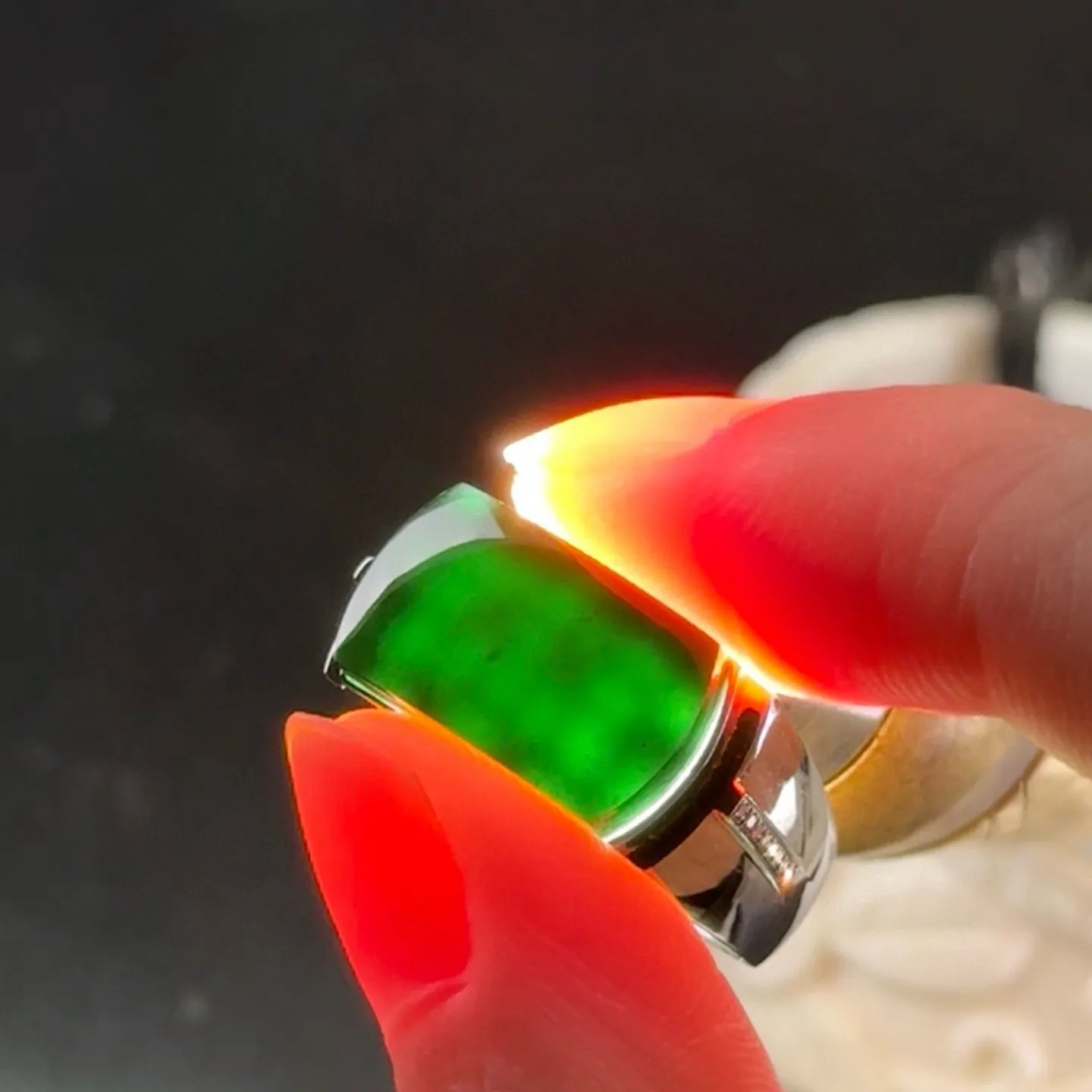 精品18k墨翠马鞍男戒 重金豪镶 打灯通透 油性十足 尺寸16.2