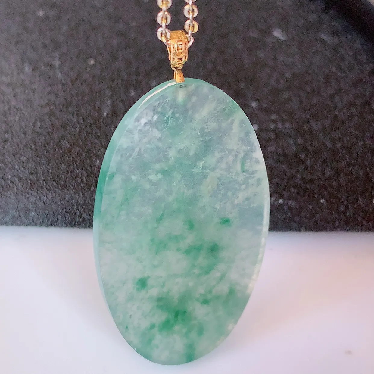 18K金镶嵌冰种飘花平安无事牌吊坠，翡翠无事牌，平平安安，无事牌翠色灵动，佩戴平安时尚！#57.28