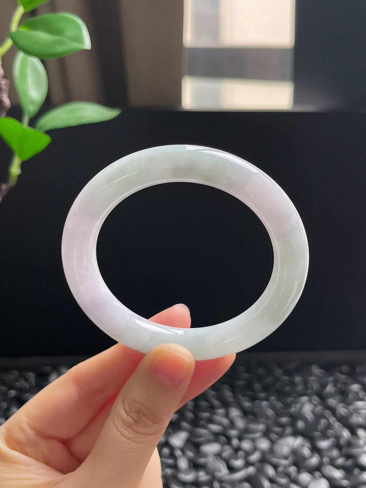 圆镯51.8圈口，翡翠糯化种淡紫色手镯