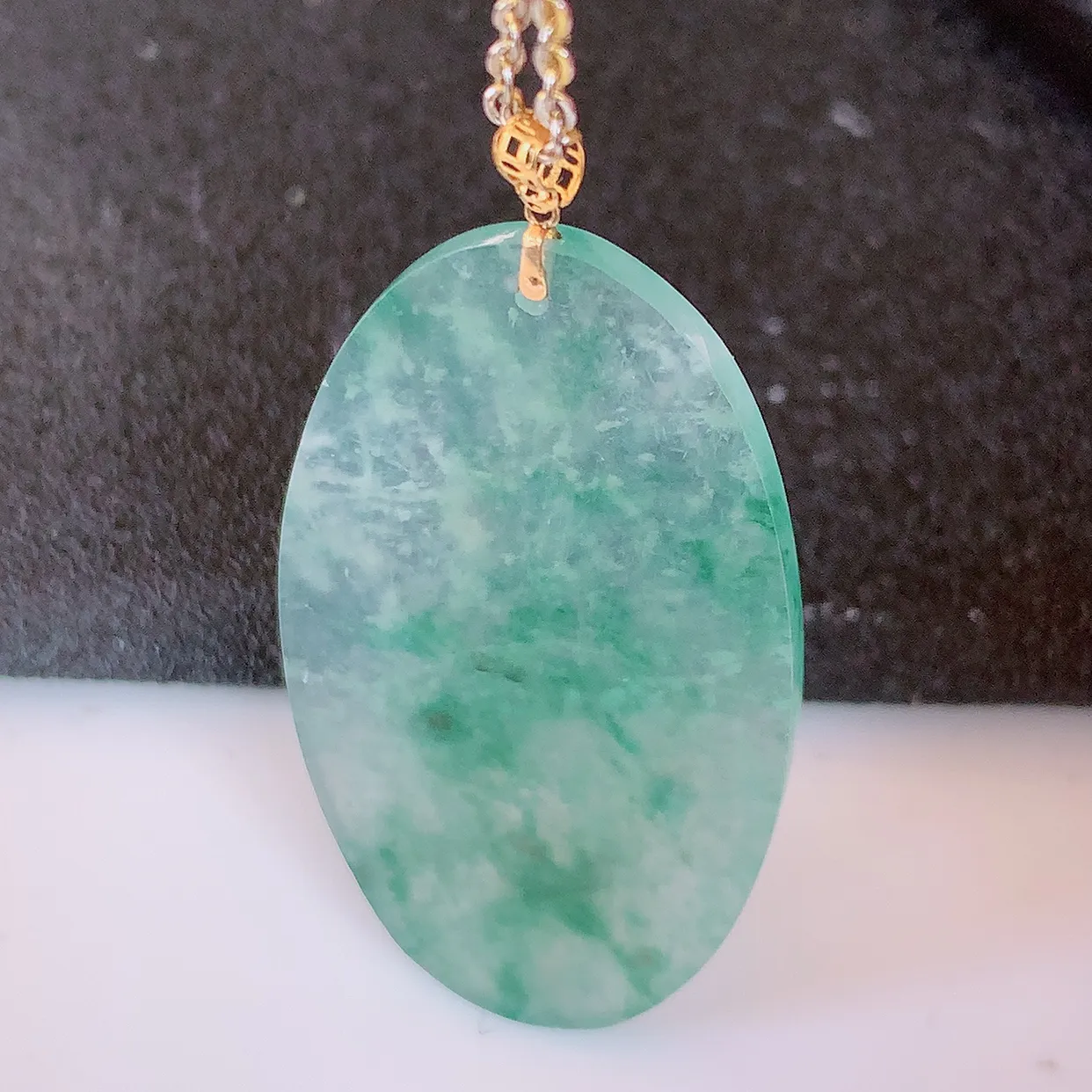 18K金镶嵌冰种飘花平安无事牌吊坠，翡翠无事牌，平平安安，无事牌翠色灵动，佩戴平安时尚！#57.28