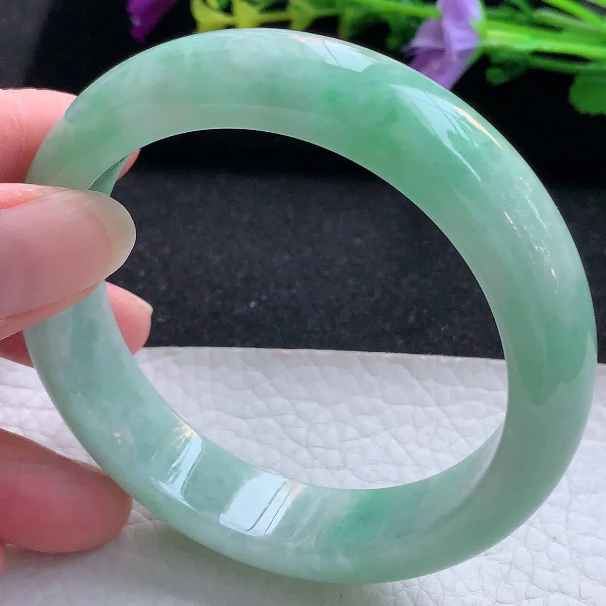 hy实拍58*14.3*8.8平安镯 天然翡翠A货手镯清新飘绿宽边正圈玉镯子